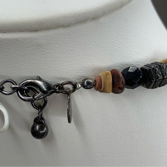 Chicos 12” Dual Round Shell with String of Chip Shell Genuine Chocker Necklace - Picture 10 of 10